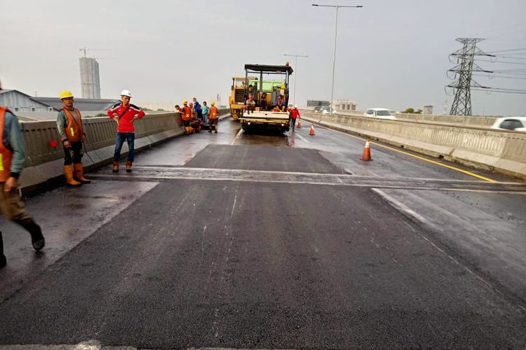 PT Jasamarga Jalanlayang Cikampek (JJC) menjadwalkan pekerjaan rekonstruksi Tol Layang Jakarta-Cikampek hingga akhir pekan ini, Minggu (30/2/2020).