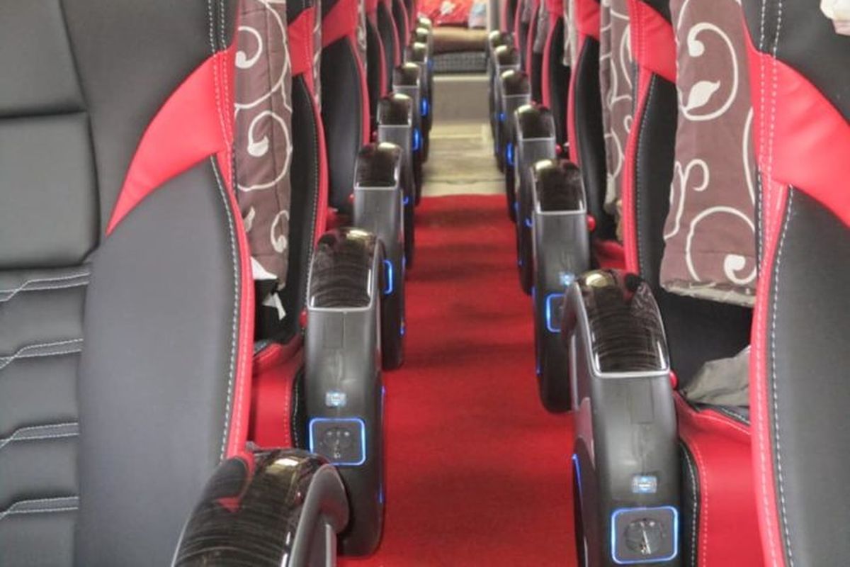 colokan usb di bus