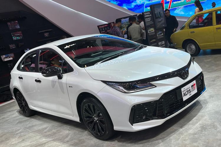 Toyota Corolla Altis HEV GR Sport meluncur di GIIAS 2025