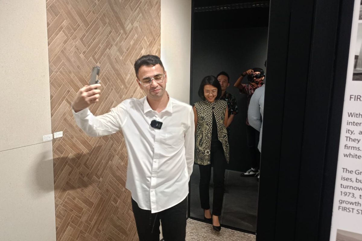 Presenter kondang Raffi Ahmad dalam perayaan 30 tahun Hamparan Stone di Mangga Dua, Jakarta Pusat, Jumat (13/10/2023).