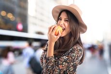 Cara Mengunyah Berbagai Makanan yang Tepat demi Kesehatan Gigi