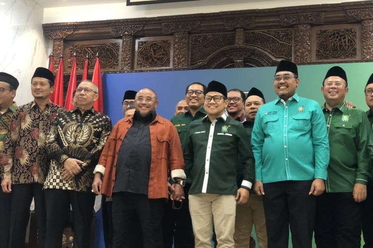 Jajaran kader elite PKS menyambangi kader elite PKB di Kantor DPP PKB, Senen, Jakarta, Kamis (25/4/2024). 