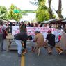 Blokade Jalur Trans-Sulawesi hingga Lumpuh, Korban Banjir Palopo: Apa Kami Ini Hanya Dinilai dengan Sembako?