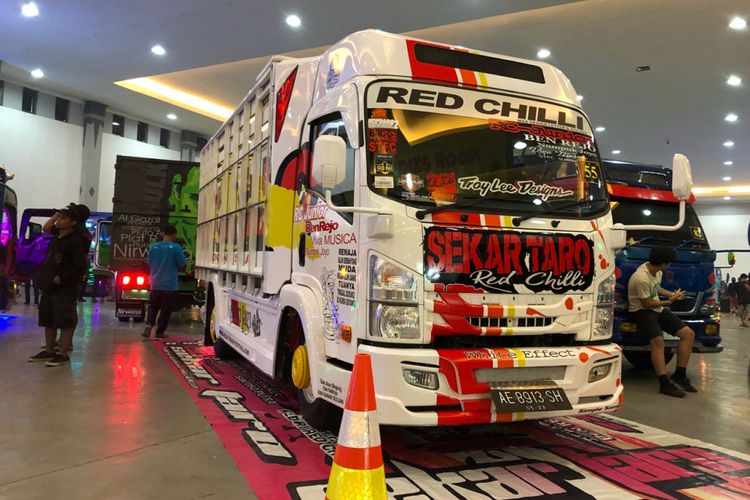 Isuzu ELF NMR 71 ramaikan kontes modifikasi truk pertama yang digelar secara profesional di Yogyakarta.