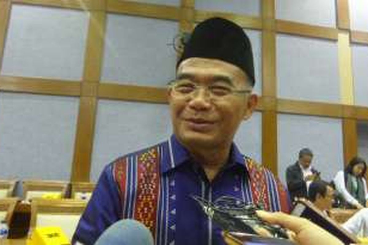 Menteri Pendidikan dan Kebudayaan Muhadjir Effendy di Kompleks Parlemen, Senayan, Jakarta, Kamis (1/12/2016)
