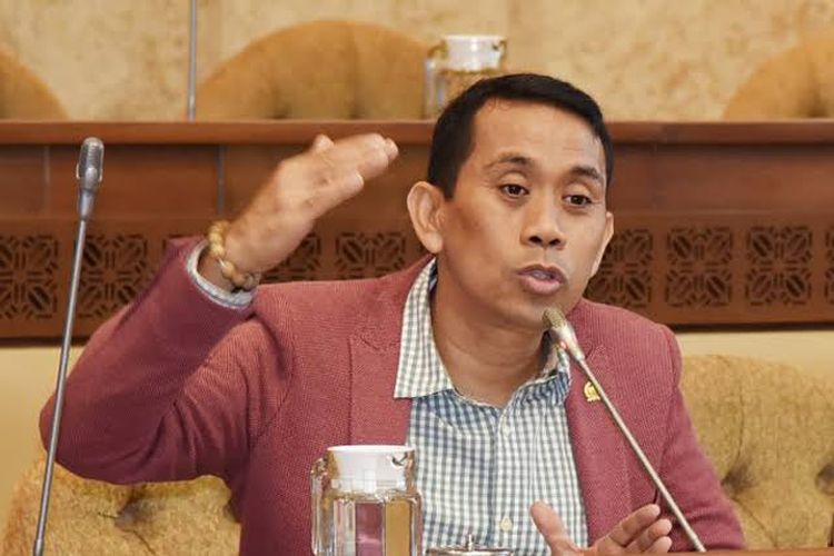 Anggota Komisi XI DPR Kamrussamad meminta KSSK memperkuat sinergi dan mengantisipasi dampak terburuk dari potensi munculnya resesi global.