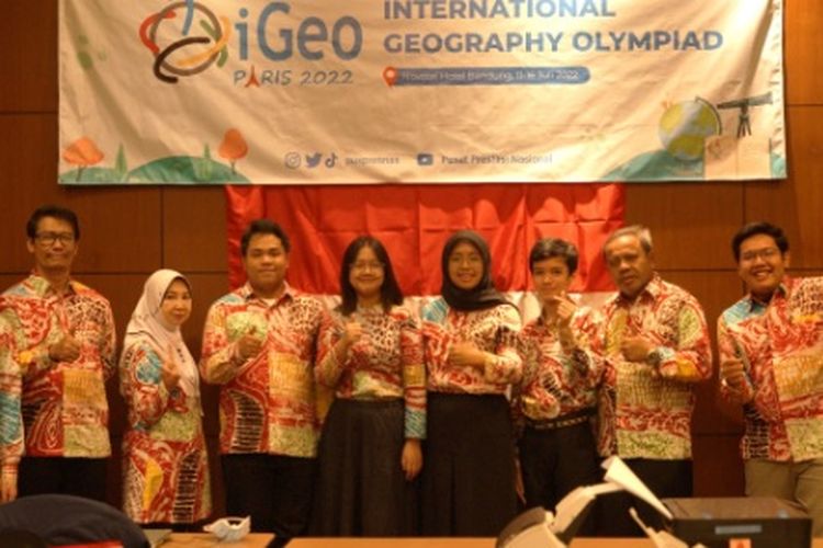 Sebanyak 4 siswa Indonesia meraih medali pada ajang Olimpiade Internasional Geografi atau International Geography Olympiad (IGeO) pada 12-18 Juli 2022 di Paris, Prancis.