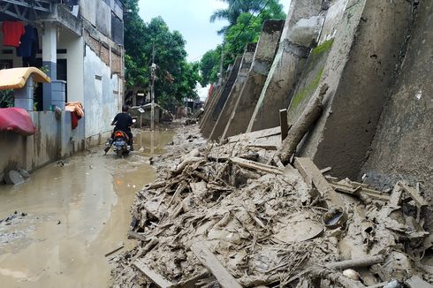 Cerita Warga Pondok Gede Permai Hadapi Harga Barang Meroket Saat Banjir