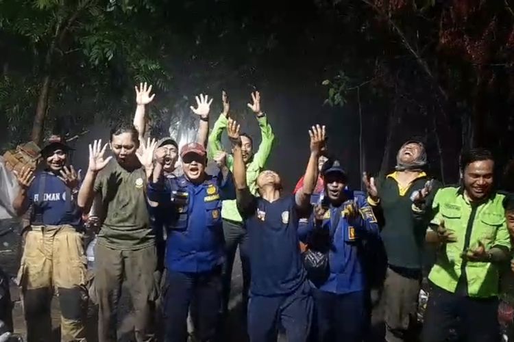 Sejumlah Wilayah di Bogor Hingga TPA Galuga Hujan, Tim Damkar Sujud Syukur