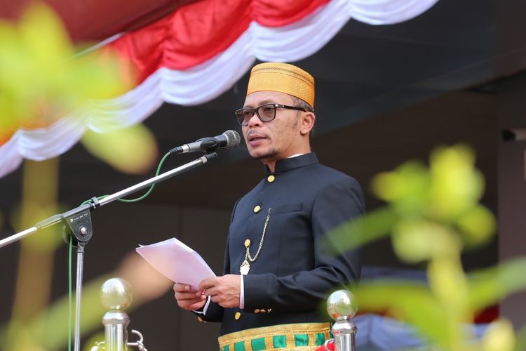 Menteri Ketenagakerjaan M. Hanif Dhakiri saat memberikan sambutan dalam peringatan HUT ke-74 RI di kantor Kementerian Ketenagakerjaan, Jakarta, Sabtu (17/8/2019). 