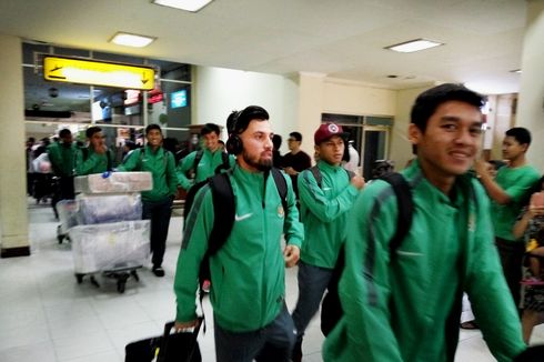 Luis Milla bersama Timnas Indonesia Tiba di Yogyakarta 