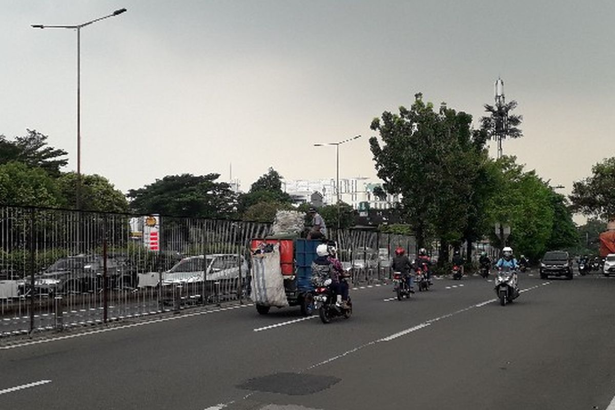 Jalan Arjuna Selatan menjadi salah satu titik genangan saat musim hujan di Kebon Jeruk,Jakarta Barat