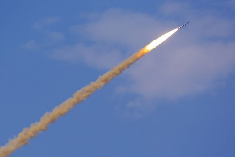 Iran Klaim Baru Pakai Sebagian Kekuatan Rudal lawan AS dan Israel