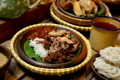 Cara Membuat Gudeg agar Legit dan Merah, Apa Benar Pakai Daun Jati?