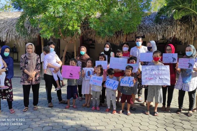 PHOTO:Para pengungsi asal Afghanistan saat berada di penginapan Kupang Inn, Kota Kupang, Nusa Tenggara Timur