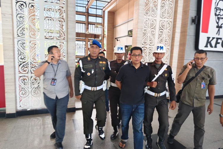 Pomdam I Bukit Barisan menangkap Serma Tengku Dian Anugerah karena diduga membunuh istrinya, Astri Gustina Yolanda (34), di Jalan Pabrik Gula, Kabupaten Deli Serdang. 