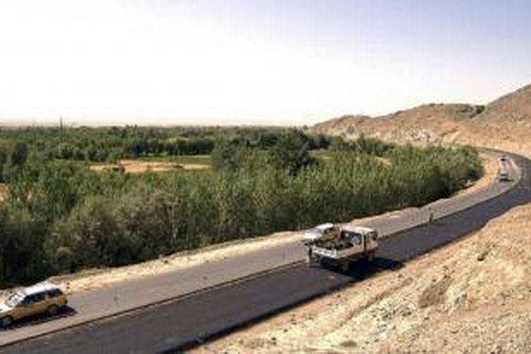 Jalan raya yang menghubungkan kota Herat dan Kabul di Afganistan.