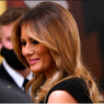 Anggunnya Melania Trump Tampil dengan Gaun Hitam dan Sepatu Hak Tinggi