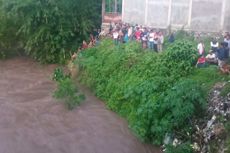 Warga Dompu Jatuh dan Hanyut Terseret Banjir Saat Melintasi Jembatan