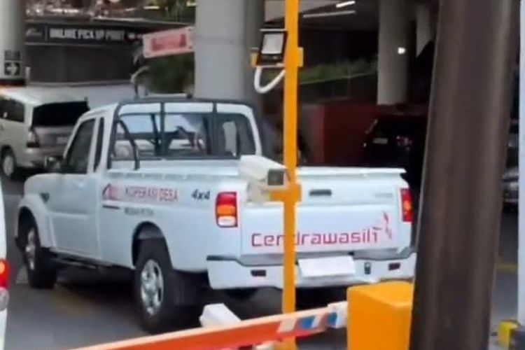 Heboh Mobil Pikap KDMP Nangkring di Mall Solo, Simak Penjelasan Pihak Terkait!