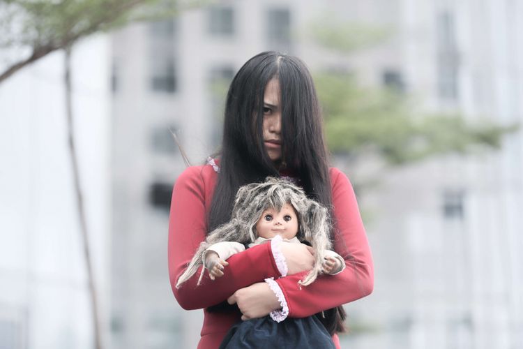 Marie Antoinette Riana Graharani aktris pemeran Riana dalam film The Sacred Riana : Beginning, saat mengunjungi Kantor Redaksi Kompas.com di Menara Kompas, Jakarta, Rabu (6/3/2019). Film bergenre horor ini akan tayang di boskop mulai 14 Maret mandatang.