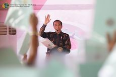 Ditanya soal Anies Stop Reklamasi, Presiden Jokowi Hanya Tersenyum