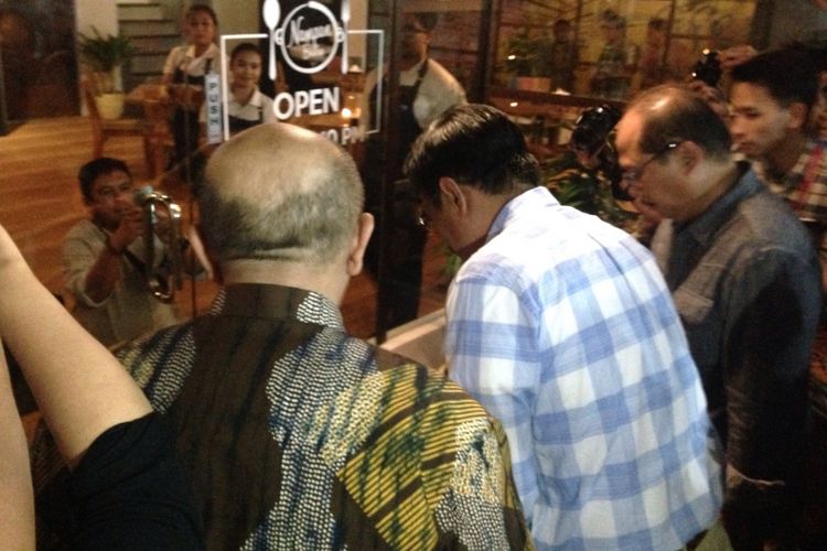 Gubernur DKI Jakarta Djarot Saiful Hidayat saat meresmikan Nampan Bistro.