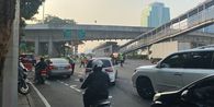 Depan Polda Metro Jaya Macet Parah, Arus Jalan Arah Sudirman Dialihkan
