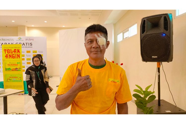 Kusman, warga Kampung Citamiang Kaler, Desa Cangkuang Kulon menjadi satu dari ratusan masyarakat yang mendapat bantuan operasi katarak gratis dari Sido Muncul