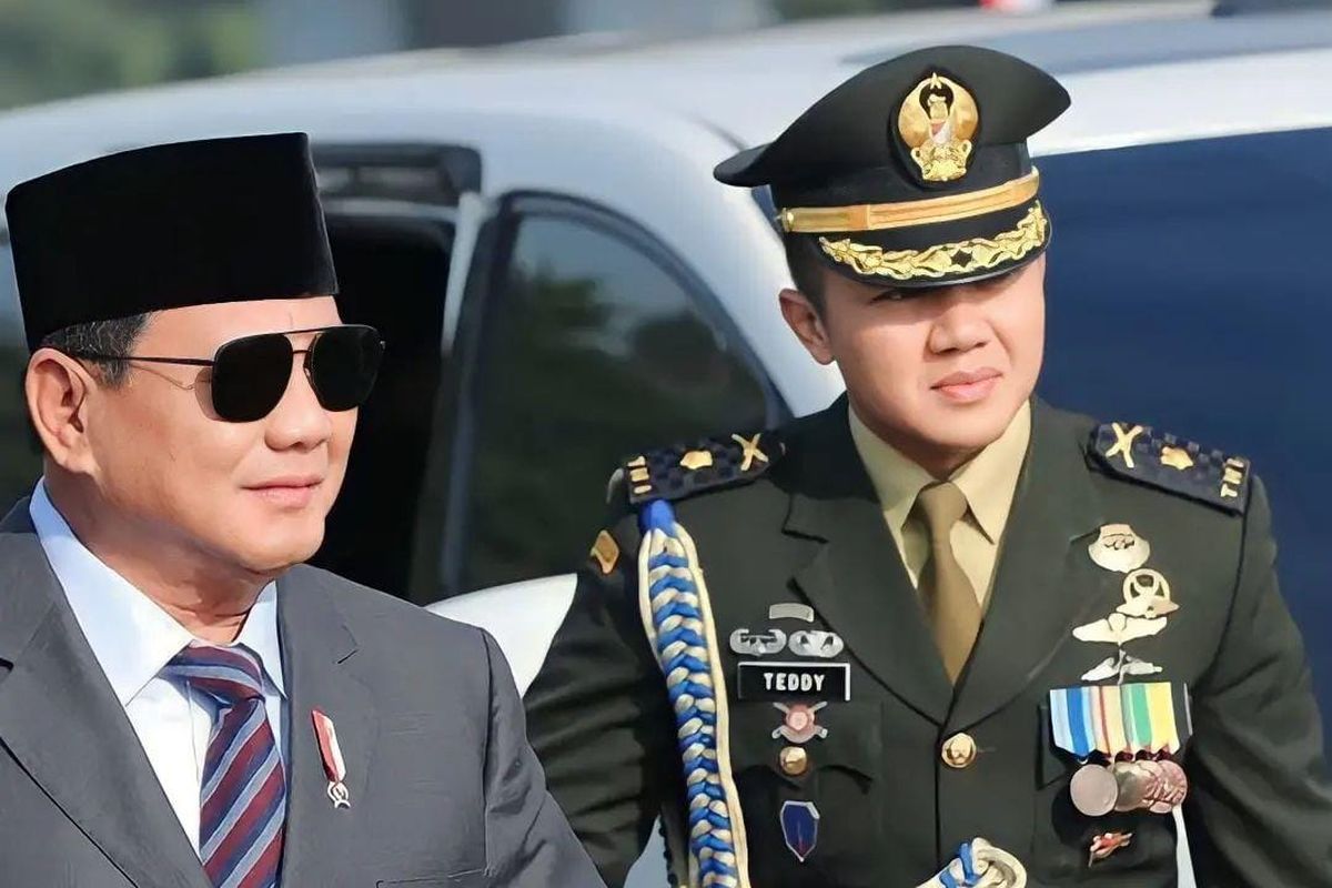 Prabowo bersama ajudannya, Mayor Teddy.