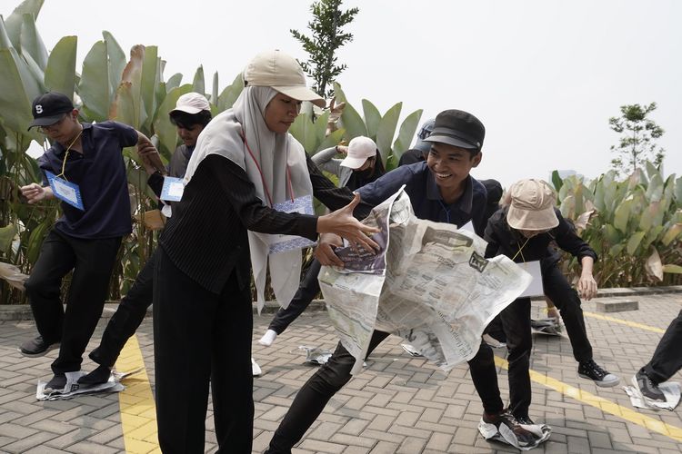 Salah satu kegiatan orientasi studi dan pengenalan kampus (ospek) yang digelar Multimedia Nusantara Polytechnic (MNP).