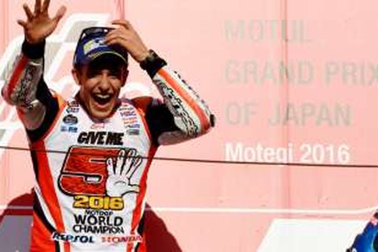 Pebalap Repsol Honda Team asal Spanyol, Marc Marquez, merayakan gelar juara dunia kelimanya di semua kelas setelah memenangi GP Jepang di Sirkuit Twin Ring Motegi, Minggu (16/10/2016).