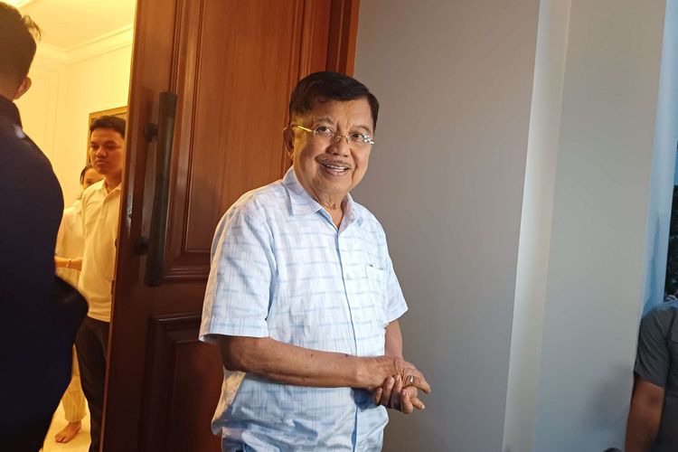 Wakil Presiden Ke -10 dan 12 RI Jusuf Kalla saat ditemui di kediamannya di Jalan Brawijaya Kebayoran Baru Jakarta Selatan, Rabu (14/2/2024).