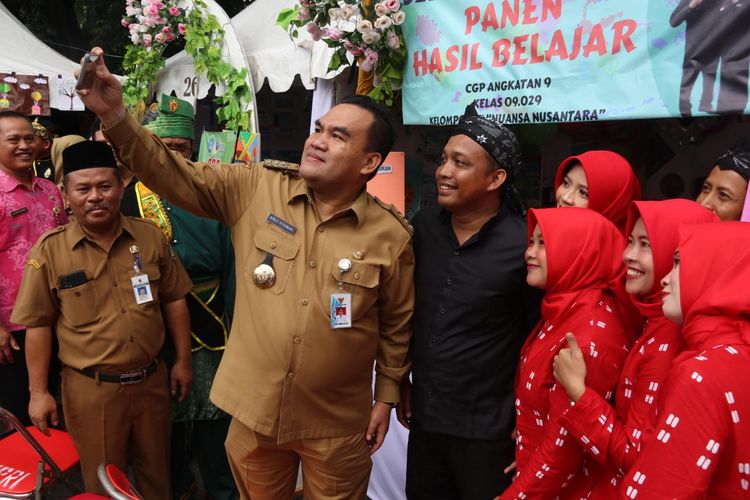 Bupati Blora H Arief Rohman saat membuka Lokakarya 7 Panen Hasil Belajar, Program Pendidikan Guru Penggerak Angkatan 9, yang di selenggarakan  di pendopo Rumah Dinas Bupati, Selasa, (23/4/2024).
