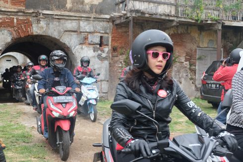 Adab Berhenti di Bahu Jalan saat Touring Motor