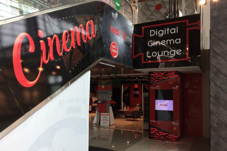 Tampak Digital Cinema Lounge di Terminal 3 Bandara Soekarno-Hatta, Tangerang, Kamis (22/6/2017). Penumpang yang mudik melalui Terminal 3 bisa memanfaatkan fasilitas ini untuk menonton film, karaoke, dan main game secara gratis.