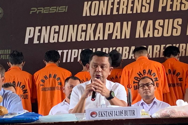 Direktur Tindak Pidana Narkoba Bareskrim Brigjen Mukti Juharsa di Lobi Bareskrim, Mabes Polri, Jakarta, Rabu (5/4/2023).