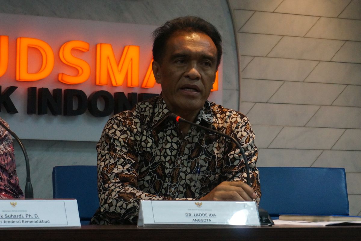 Anggota Ombudsman RI Laode Ida dalam konferensi pers di Kantor Ombudsman RI, Rabu (6/11/2019).