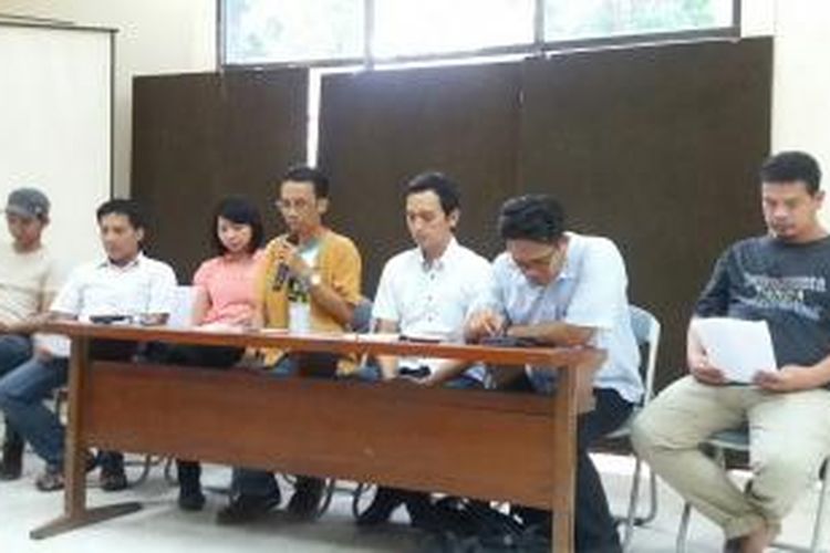 Koalisi Masyarakat Sipil dalam konferensi pers terkait Program Bela Negara diKantor LBH Jakarta Jl