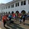 Keunikan Hari Sepeda Internasional di Cirebon, Ada Soekarno, Lansia Seragam SD, hingga Manusia Pohon