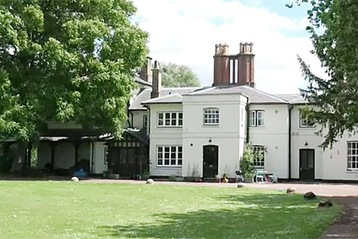 Frogmore House, rumah pasangan Meghan-Harry dipasang pagar baru ketiga setelah terjadi masalah keamanan.