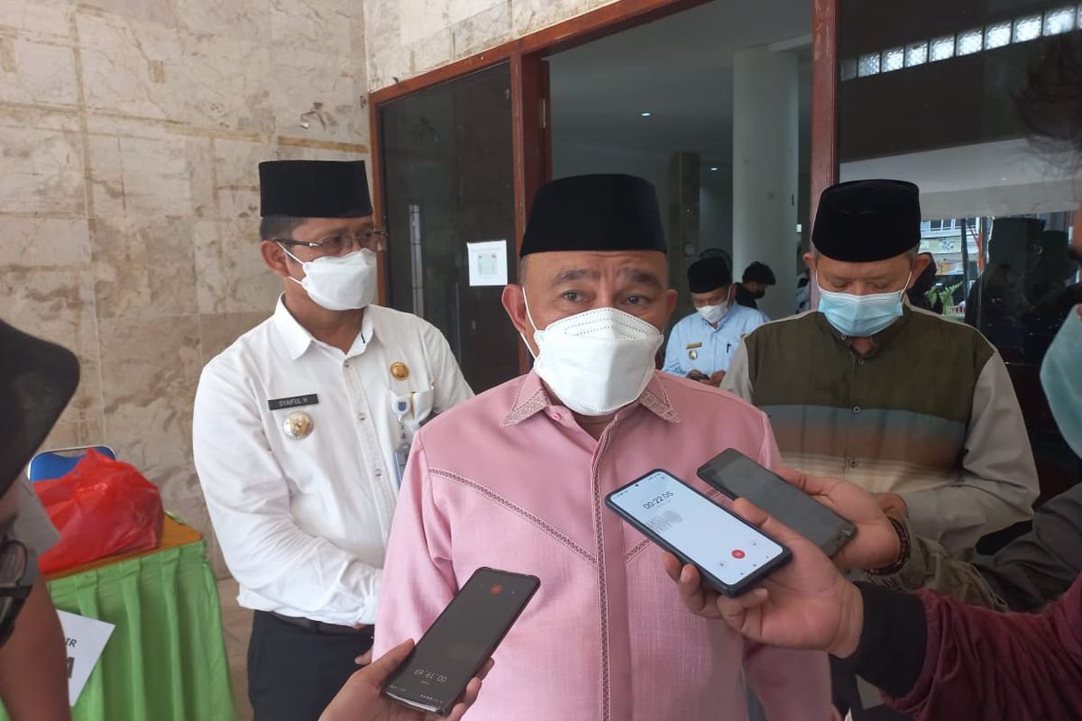 Wali Kota Depok, Mohammad Idris ketika memberikan keterangan kepada wartawan usai menghadiri kegiatan halal bihalal di Gedung MUI Kota Depok, Selasa (24/5/2022).