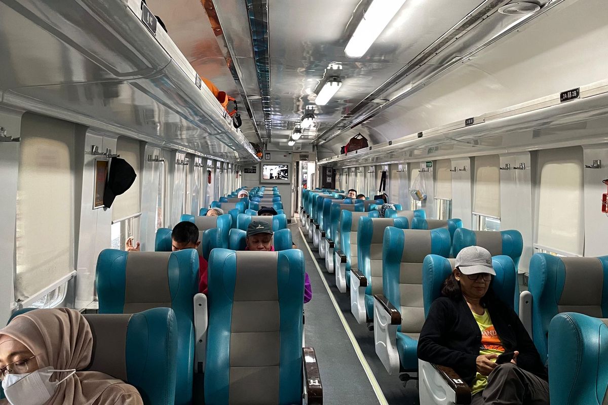 Penumpang di Daop 8 Surabaya saat momen libur Maulid Nabi Muhammad SAW, Jumat (5/9/2025)