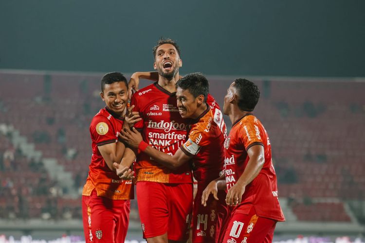 Pemain asing Bali United Willian Pacheco selebrasi seusai menjebol gawang RANS Nusantara FC saat pertandingan pekan 3 Liga 1 2022-2023 yang berakhir dengan skor 3-2 di Stadion Kapten I Wayan Dipta Gianyar, Kamis (4/8/2022) malam. Terdekat Bali United dan RANS Nusantara FC akan kembali bertemu pada pekan ke-20 Liga 1, Rabu (25/1/2023). Link live streaming RANS Nusantara FC vs Bali United tersedia di akhir artikel ini.