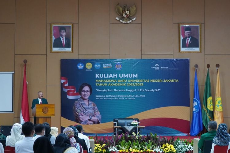 Kuliah umum yang mengangkat tema Menyiapkan Generasi Unggul di Era Society 5.0 ini disampaikan oleh Sri Mulyani Indrawati selaku Menteri Keuangan Republik Indonesia.