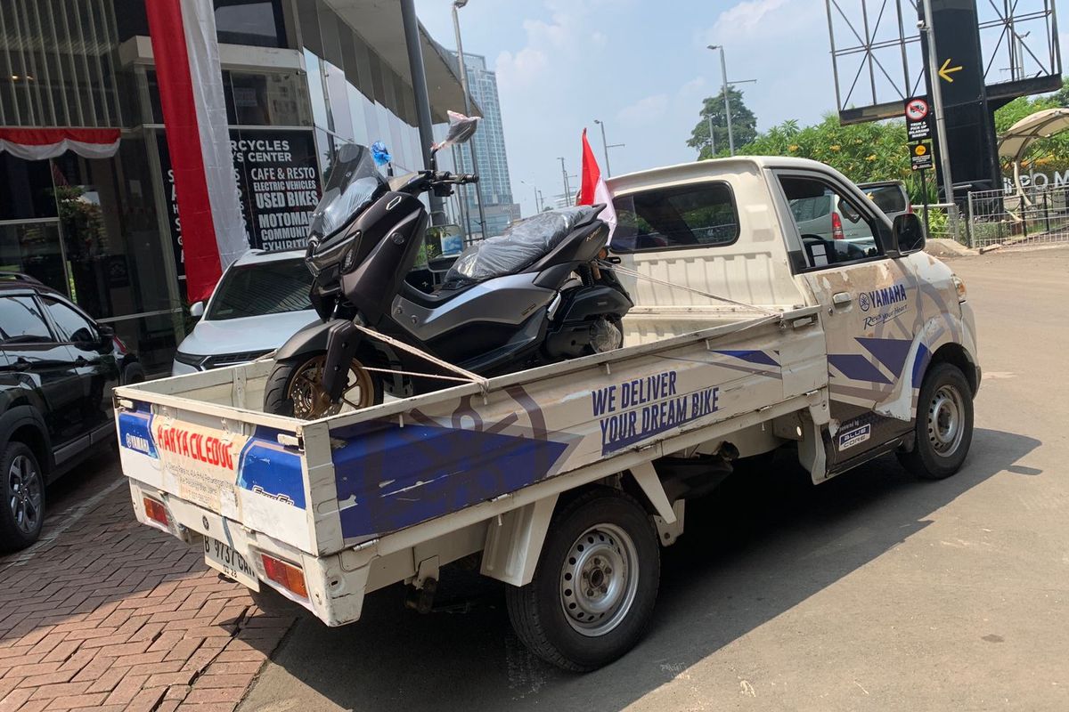 Bertempat di kawasan Cipete, Jakarta Selatan, Yamaha melakukan serah terima perdana Nmax Turbo kepada sekitar 50 konsumen pertama