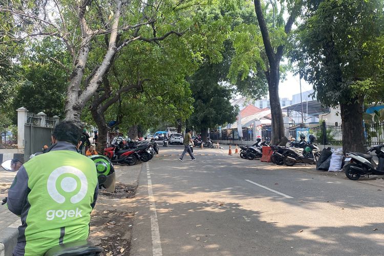 Parkir Liar Picu Bentrok Satpol PP Vs Pekerja Proyek di Hang Tuah Jaksel, Kini Motor Masih Berjejer