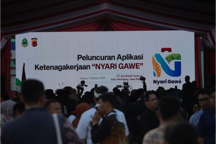 Peluncuran aplikasi pencarian kerja "Nyari Gawe" di PT Sun Bright Lestari, Kabupaten Indramayu, Selasa (7/10/2025) 