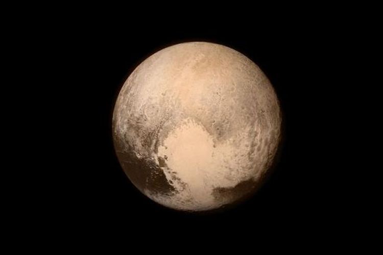 Wajah Pluto hasil jepretan New Horizon pada Selasa (14/7/2015) beberapa waktu sebelum melintas dekat.