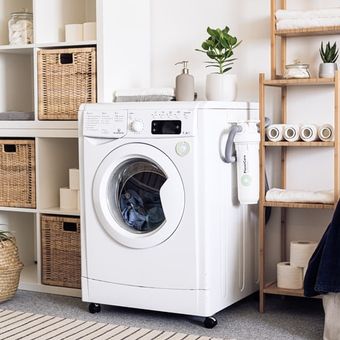 Ilustrasi mesin cuci dan ruang mencuci